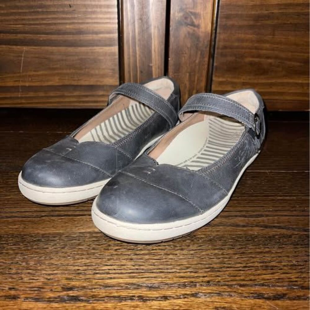 Size 11 Women’s Taos Mary Jane Shoes Gray